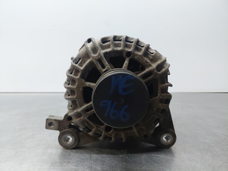 Recambio de alternador para nissan x-trail iv 2.5 dci 4wd referencia OEM IAM 231004BA0A  