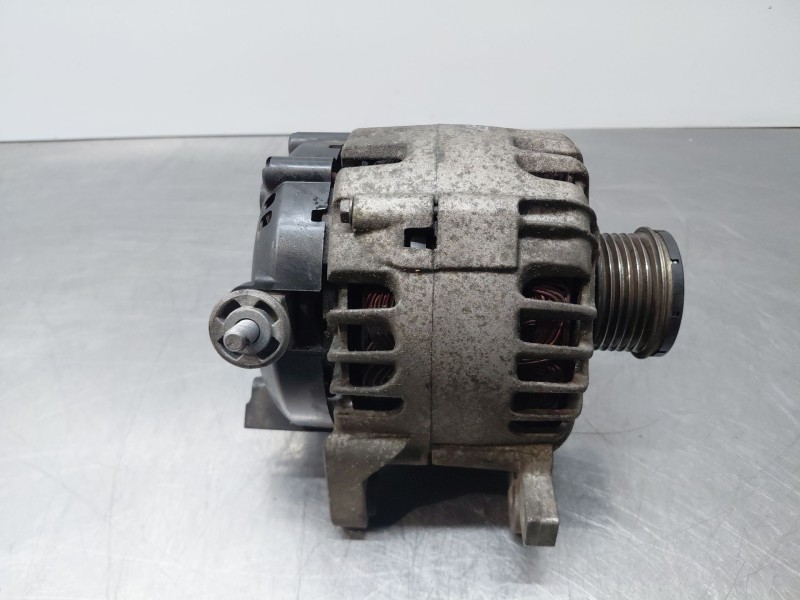 Recambio de alternador para nissan x-trail iv 2.5 dci 4wd referencia OEM IAM 231004BA0A  
