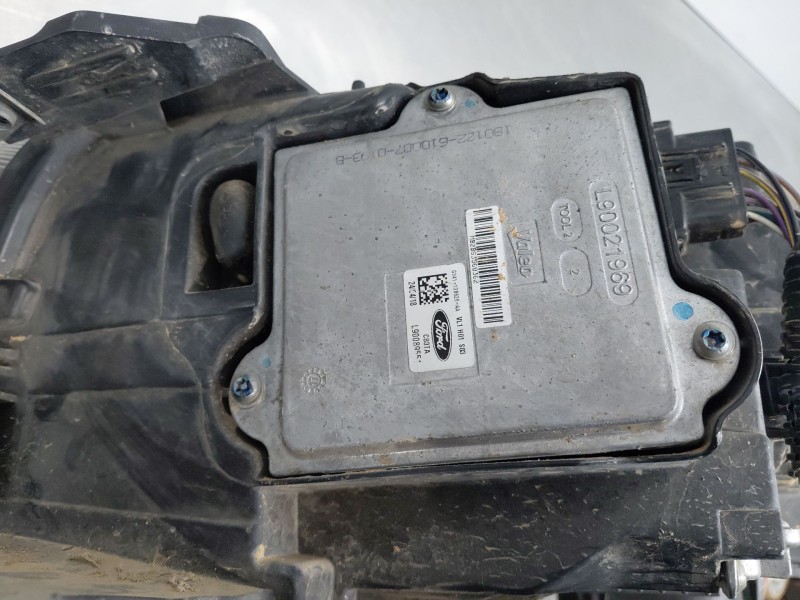 Recambio de faro derecho para ford kuga (cbs) titanium referencia OEM IAM 2184658  