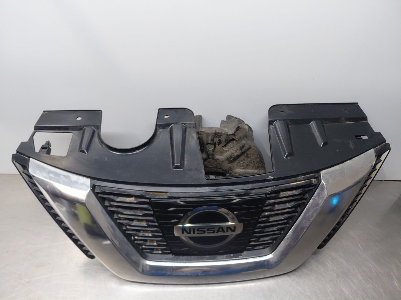 Recambio de rejilla delantera para nissan x-trail iv 2.5 dci 4wd referencia OEM IAM 623106FL0C  