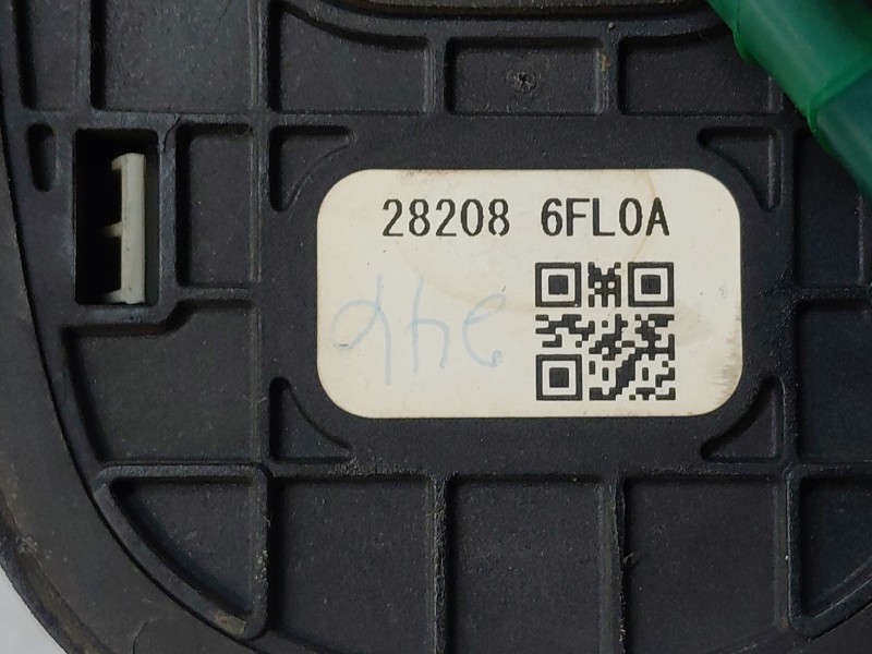 Recambio de antena para nissan x-trail iv 2.5 dci 4wd referencia OEM IAM 282086FL0A  