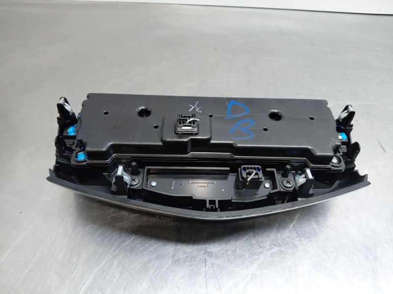 Recambio de mando climatizador para nissan x-trail iv 2.5 dci 4wd referencia OEM IAM 275007FE0A  