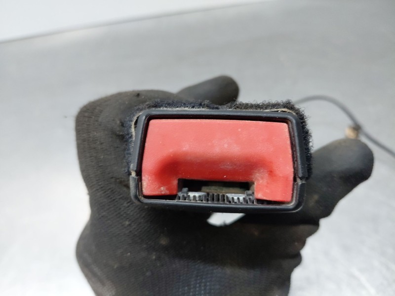Recambio de enganche del cinturon delantero der para ford kuga (cbs) ecoboost referencia OEM IAM 1875605  