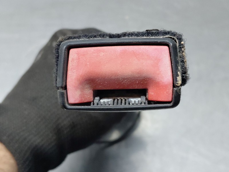 Recambio de enganche del cinturon delantero izq para ford kuga (cbs) ecoboost referencia OEM IAM 1875605  