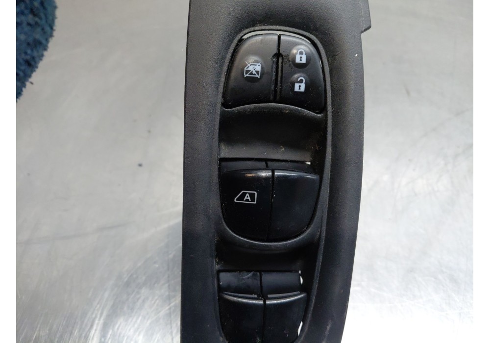 Recambio de mando elevalunas delantero izquierdo para nissan x-trail iv 2.5 dci 4wd referencia OEM IAM 254014BA5A  