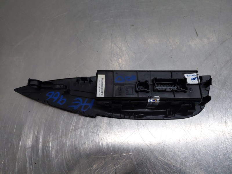 Recambio de mando elevalunas delantero izquierdo para nissan x-trail iv 2.5 dci 4wd referencia OEM IAM 254014BA5A  