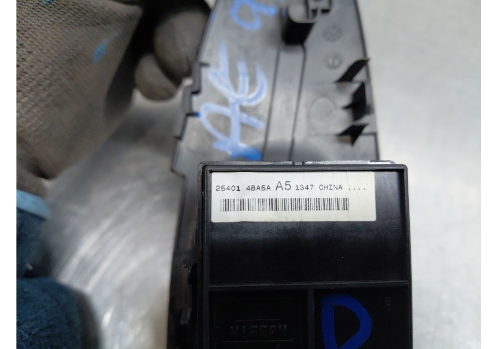 Recambio de mando elevalunas delantero izquierdo para nissan x-trail iv 2.5 dci 4wd referencia OEM IAM 254014BA5A  