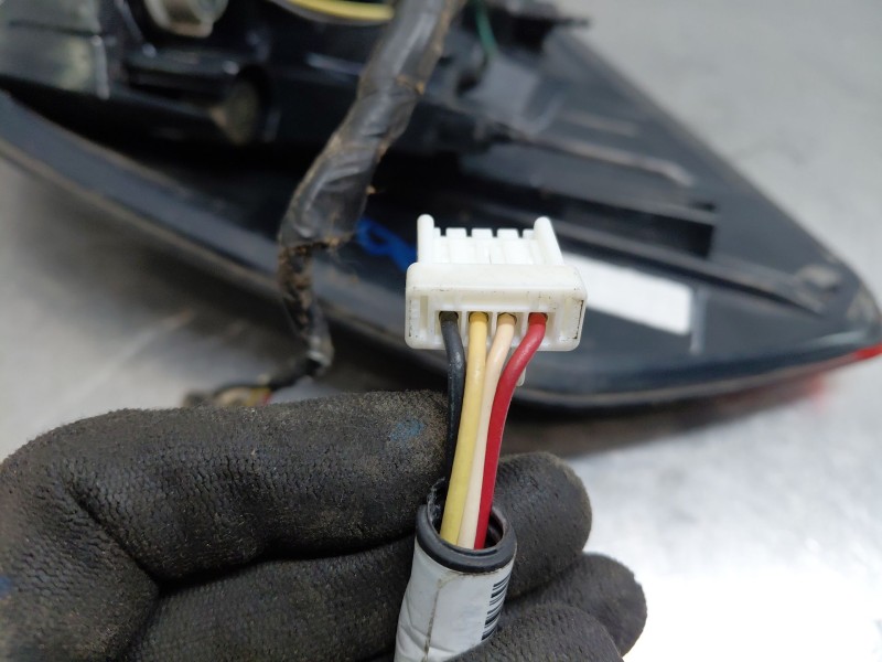 Recambio de piloto trasero izquierdo para nissan x-trail iv 2.5 dci 4wd referencia OEM IAM 265556FL0A  