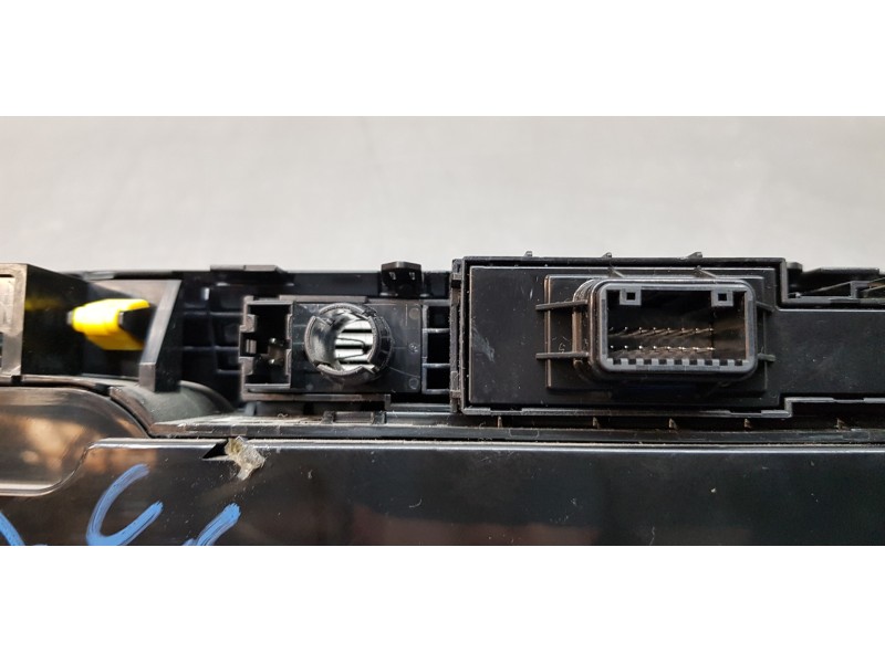 Recambio de mando climatizador para hyundai tucson essence bluedrive 2wd referencia OEM IAM 97250D7230TRY  