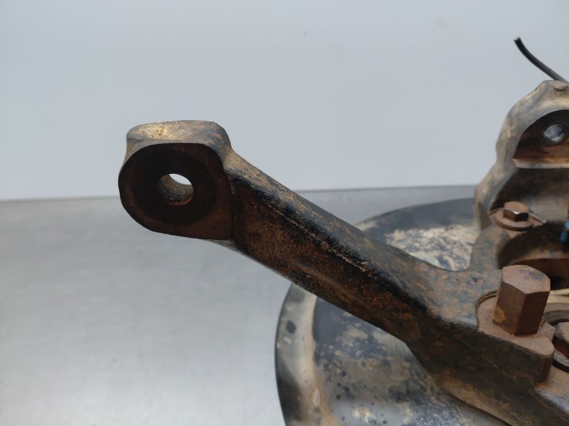 Recambio de mangueta delantera derecha para land rover discovery ii (l318) 2.5 td5 4x4 referencia OEM IAM TAX000040  