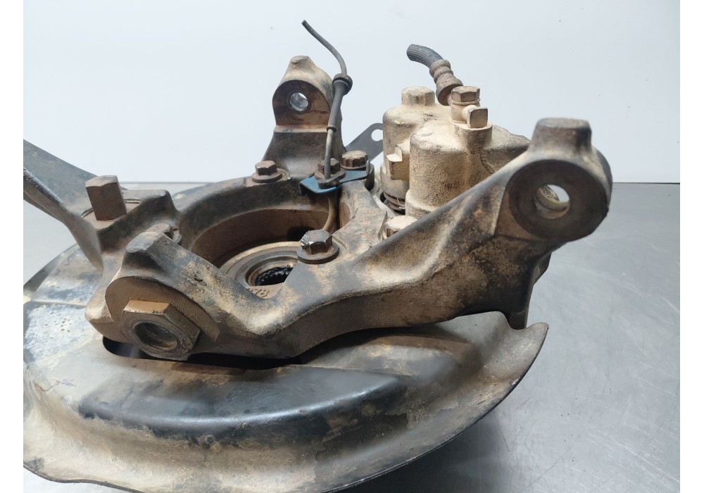 Recambio de mangueta delantera derecha para land rover discovery ii (l318) 2.5 td5 4x4 referencia OEM IAM TAX000040  