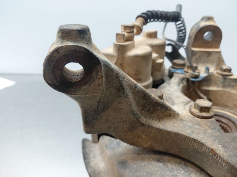 Recambio de mangueta delantera izquierda para land rover discovery ii (l318) 2.5 td5 4x4 referencia OEM IAM TAX000050  