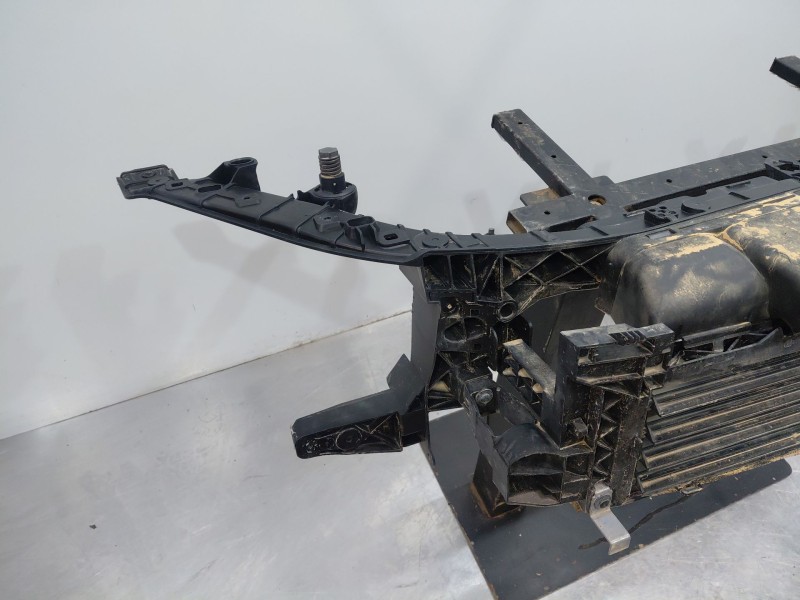 Recambio de panel frontal para mercedes-benz clase cla (w118) sedan referencia OEM IAM   