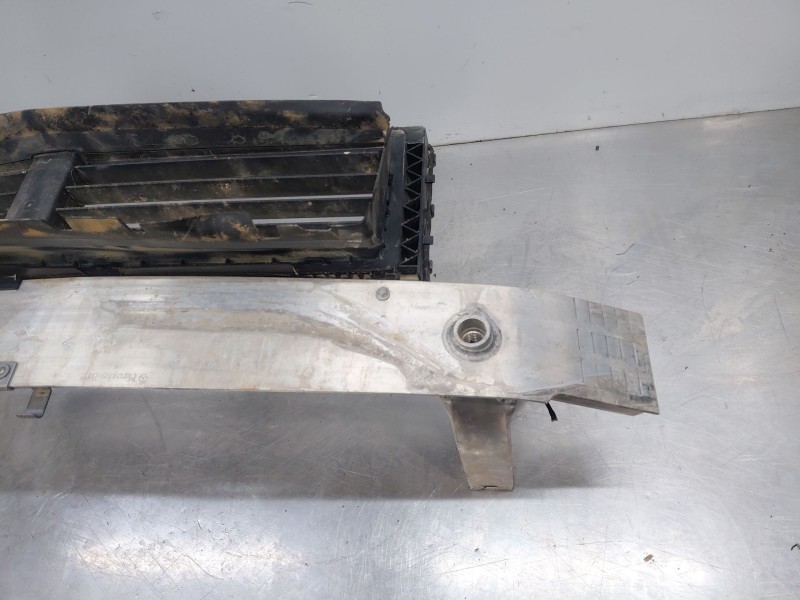 Recambio de refuerzo paragolpes delantero para mercedes-benz clase cla (w118) sedan referencia OEM IAM   