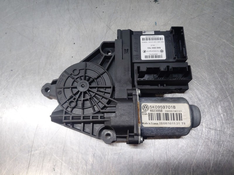 Recambio de motor elevalunas delantero izquierdo para volkswagen golf vi (5k1) 1.6 tdi referencia OEM IAM   