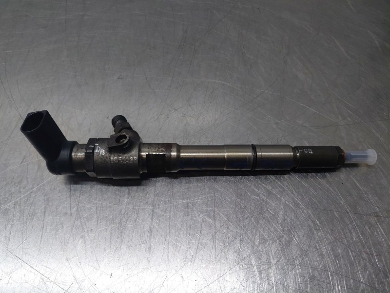 Recambio de inyector para volkswagen golf vi (5k1) 1.6 tdi referencia OEM IAM   