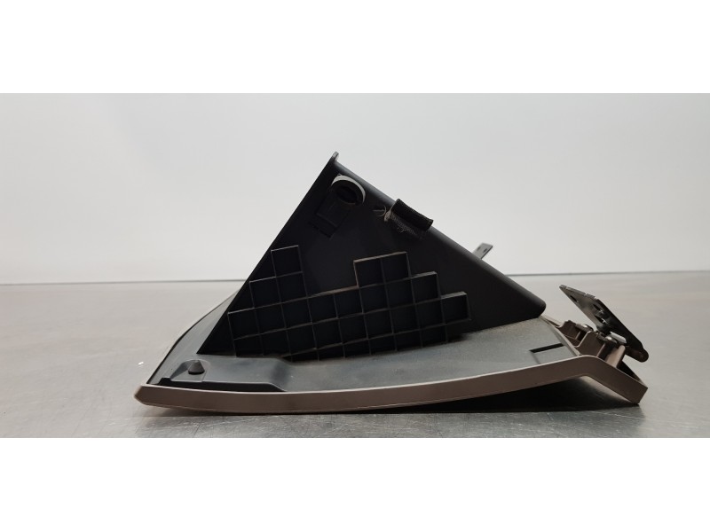 Recambio de guantera para ssangyong rodius xdi limited referencia OEM IAM 7770021100 7770021100ACO 