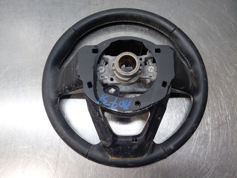 Recambio de volante para toyota yaris cross mpx style referencia OEM IAM   