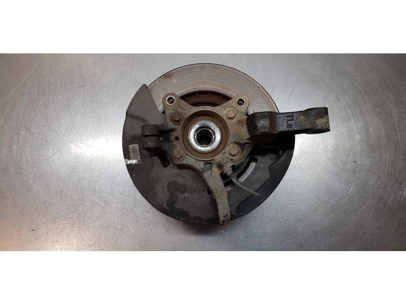 Recambio de mangueta delantera derecha para hyundai tucson essence bluedrive 2wd referencia OEM IAM 51716D7000  