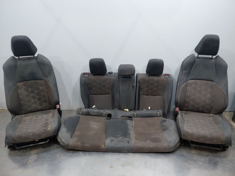Recambio de juego asientos completo para toyota yaris cross mpx style referencia OEM IAM   