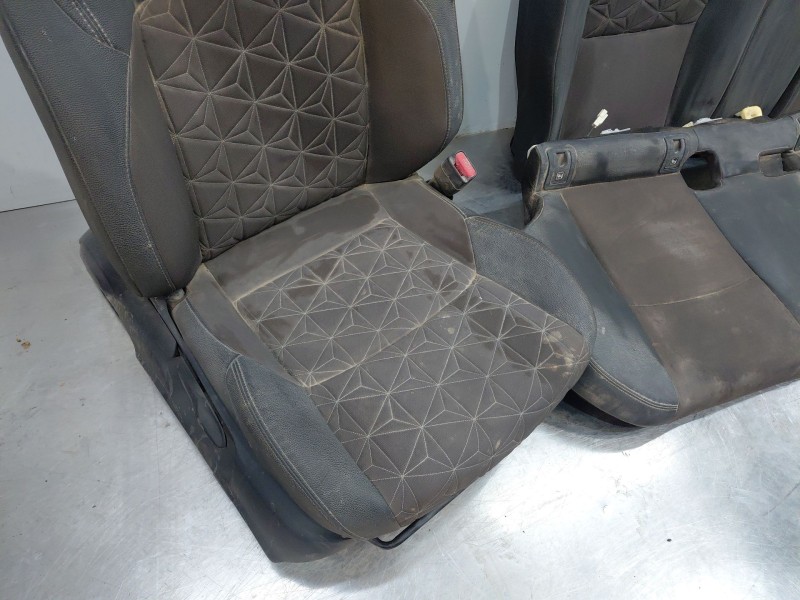 Recambio de juego asientos completo para toyota yaris cross mpx style referencia OEM IAM   