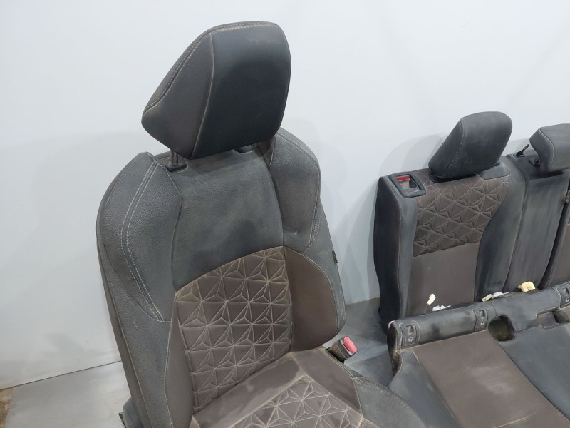 Recambio de juego asientos completo para toyota yaris cross mpx style referencia OEM IAM   