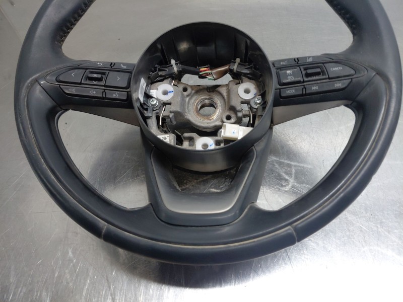 Recambio de volante para toyota yaris cross mpx style referencia OEM IAM   