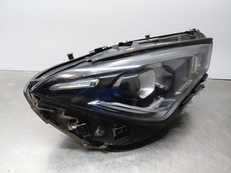 Recambio de faro derecho para mercedes-benz clase cla (w118) sedan referencia OEM IAM   