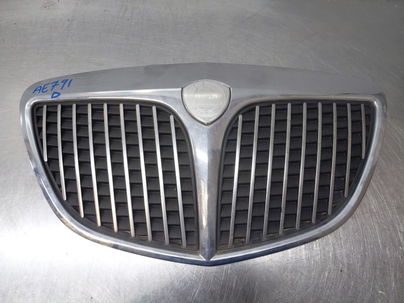 Recambio de rejilla delantera para lancia musa (350_) 1.9 d multijet (350.axc1a) referencia OEM IAM   