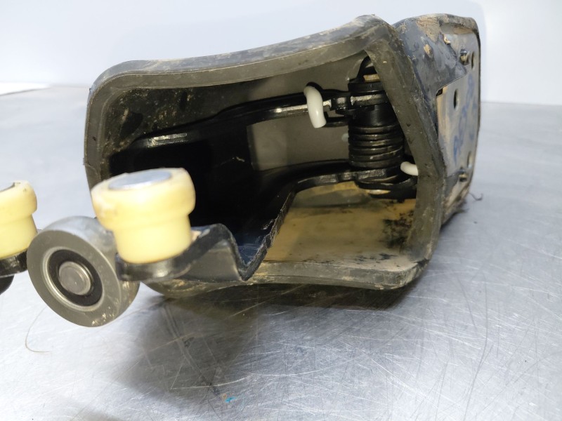 Recambio de soporte / guia puerta corredera para peugeot rifter active pack referencia OEM IAM   