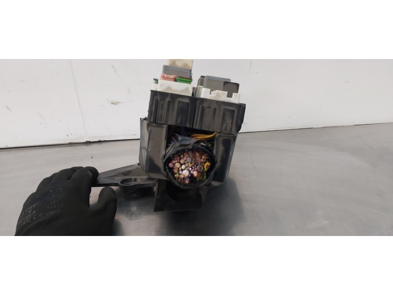 Recambio de caja reles / fusibles para ford transit kastenwagen (ttg) 350 l2 ambiente referencia OEM IAM GK3T14401   Recambio de caja reles / fusibles para ford transit kastenwagen (ttg) 350 l2 ambiente referencia OEM IAM GK3T14401