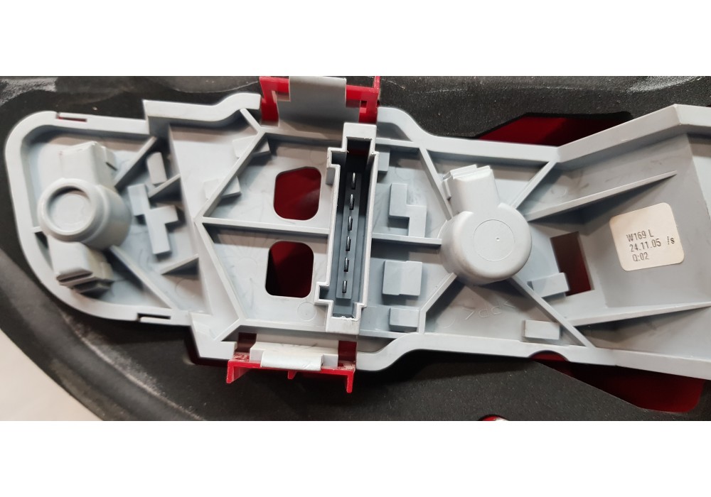 Recambio de piloto trasero izquierdo para mercedes clase a (w169) a 150 (169.031) referencia OEM IAM A1698200364  