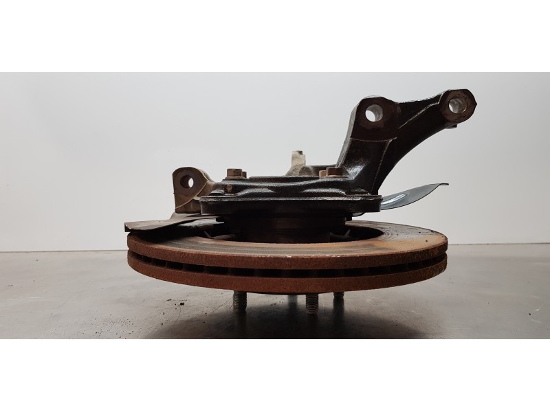 Recambio de mangueta delantera izquierda para hyundai tucson essence bluedrive 2wd referencia OEM IAM 51715D7000  