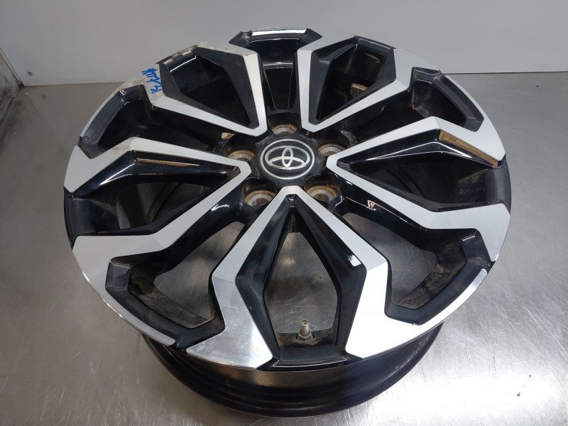 Recambio de llanta para toyota yaris cross mpx style referencia OEM IAM   