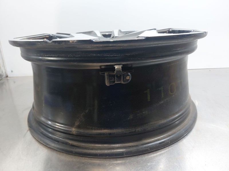Recambio de llanta para toyota yaris cross mpx style referencia OEM IAM   