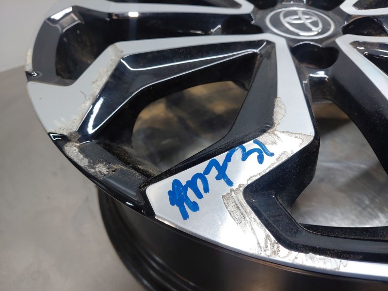 Recambio de llanta para toyota yaris cross mpx style referencia OEM IAM   