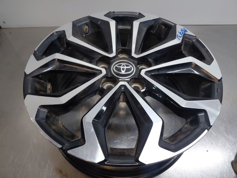 Recambio de llanta para toyota yaris cross mpx style referencia OEM IAM   