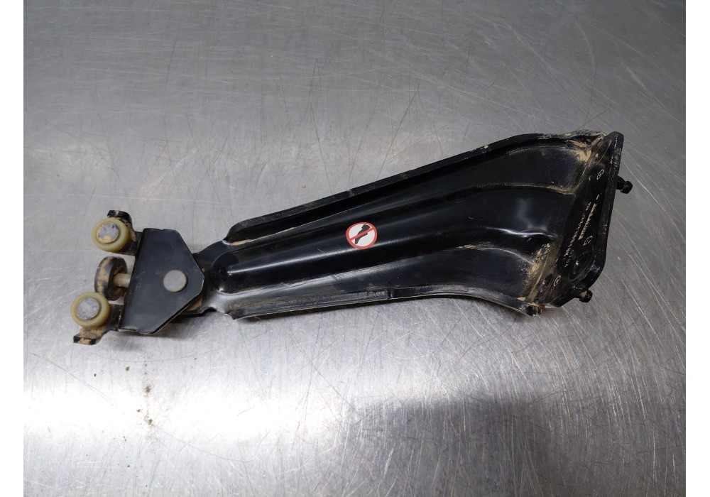 Recambio de soporte / guia puerta corredera para peugeot rifter active pack referencia OEM IAM 9816965980  
