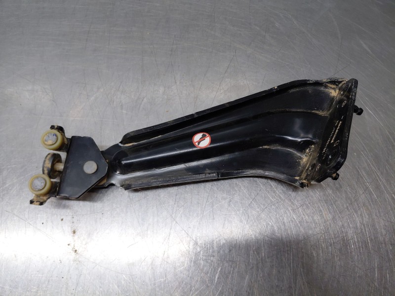 Recambio de soporte / guia puerta corredera para peugeot rifter active pack referencia OEM IAM 9816965980  