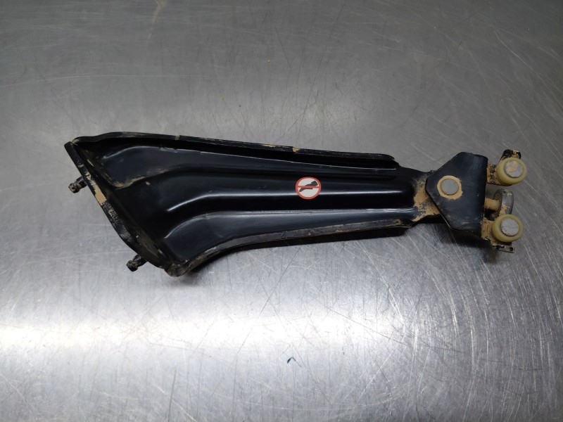 Recambio de soporte / guia puerta corredera para peugeot rifter active pack referencia OEM IAM 9816964980  