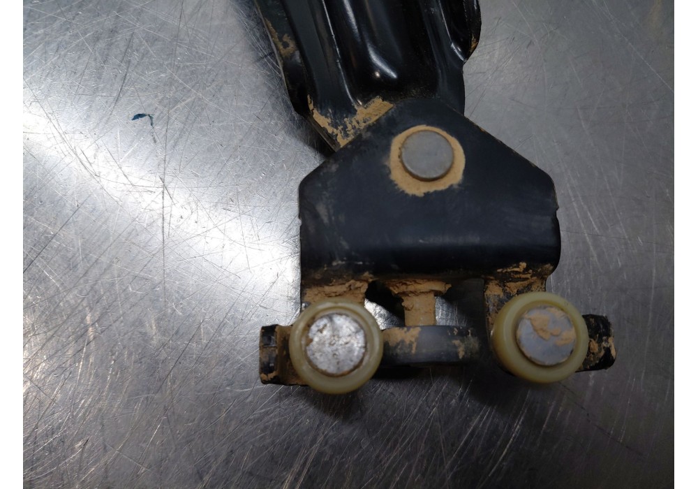 Recambio de soporte / guia puerta corredera para peugeot rifter active pack referencia OEM IAM 9816964980  