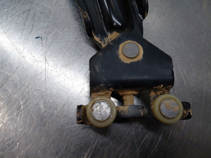 Recambio de soporte / guia puerta corredera para peugeot rifter active pack referencia OEM IAM 9816964980  