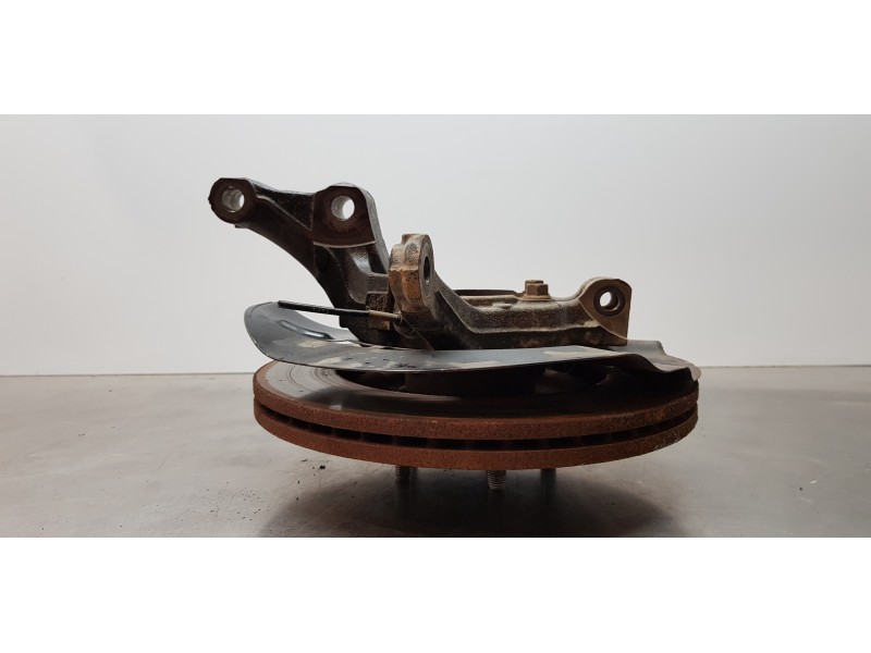 Recambio de mangueta delantera izquierda para hyundai tucson essence bluedrive 2wd referencia OEM IAM 51715D7000  