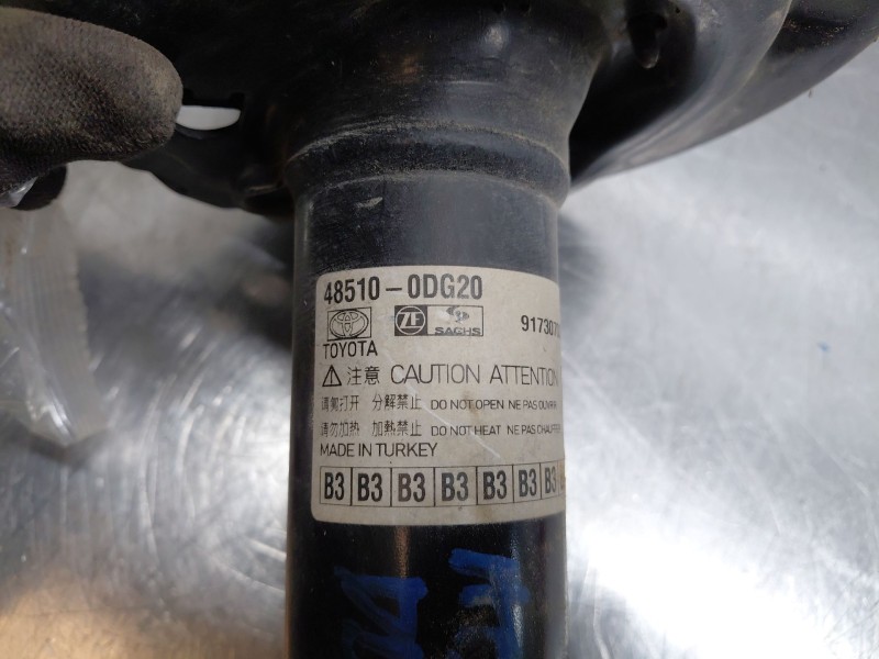 Recambio de amortiguador delantero derecho para toyota yaris cross mpx style referencia OEM IAM   