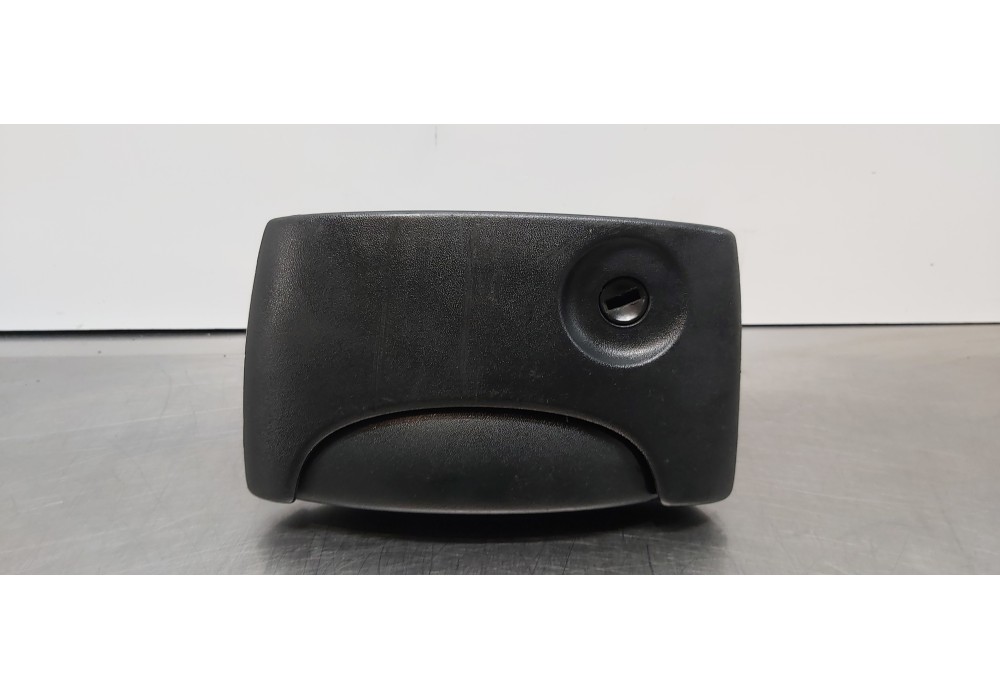 Recambio de maneta exterior lateral derecha para renault kangoo (f/kc0) rt pack aventure referencia OEM IAM 8200042082  