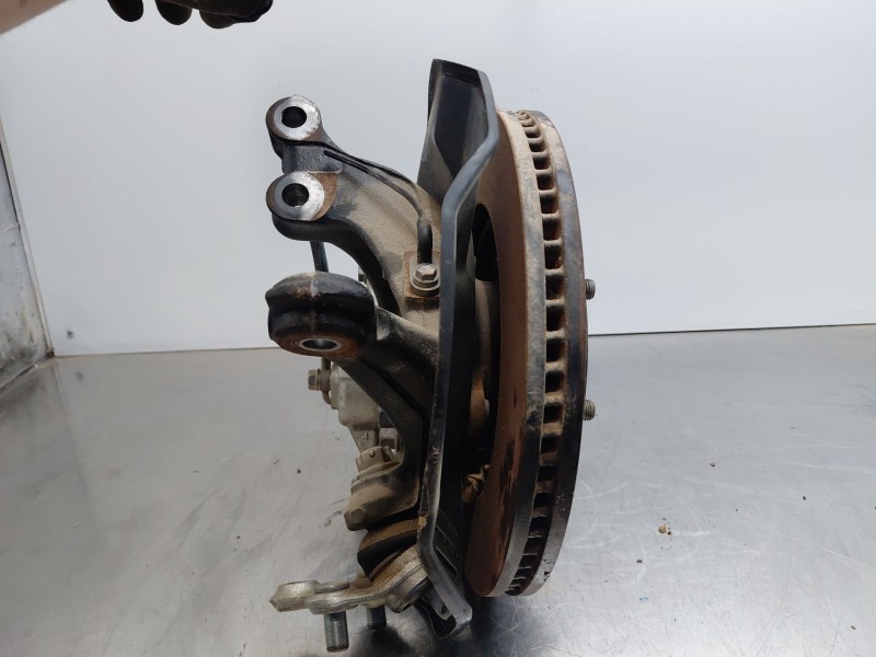 Recambio de mangueta delantera derecha para toyota yaris cross mpx style referencia OEM IAM   