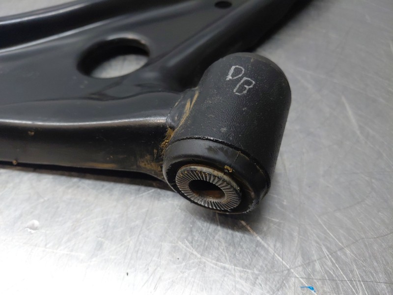 Recambio de brazo suspension inferior delantero derecho para toyota yaris cross mpx style referencia OEM IAM   