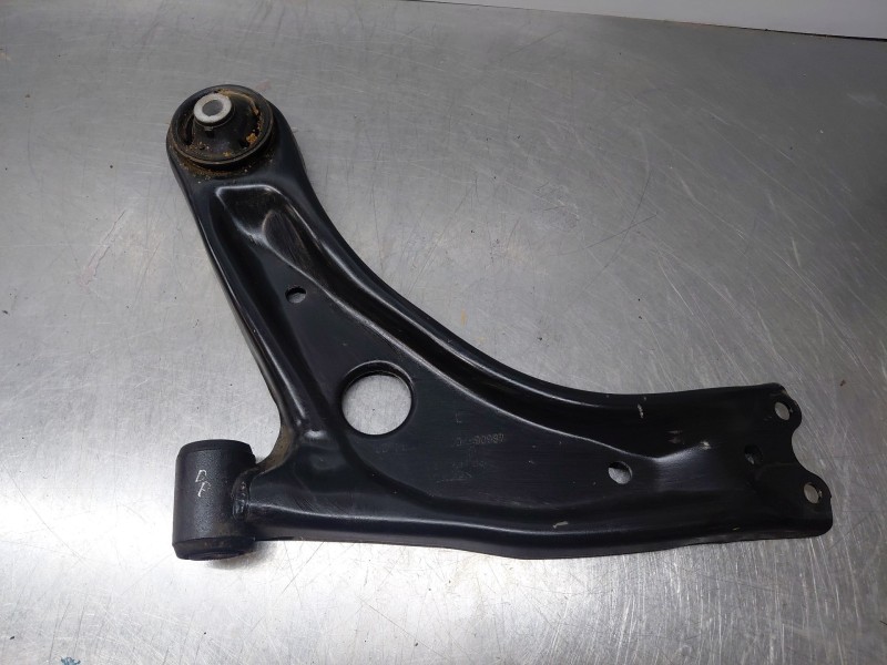 Recambio de brazo suspension inferior delantero izquierdo para toyota yaris cross mpx style referencia OEM IAM   