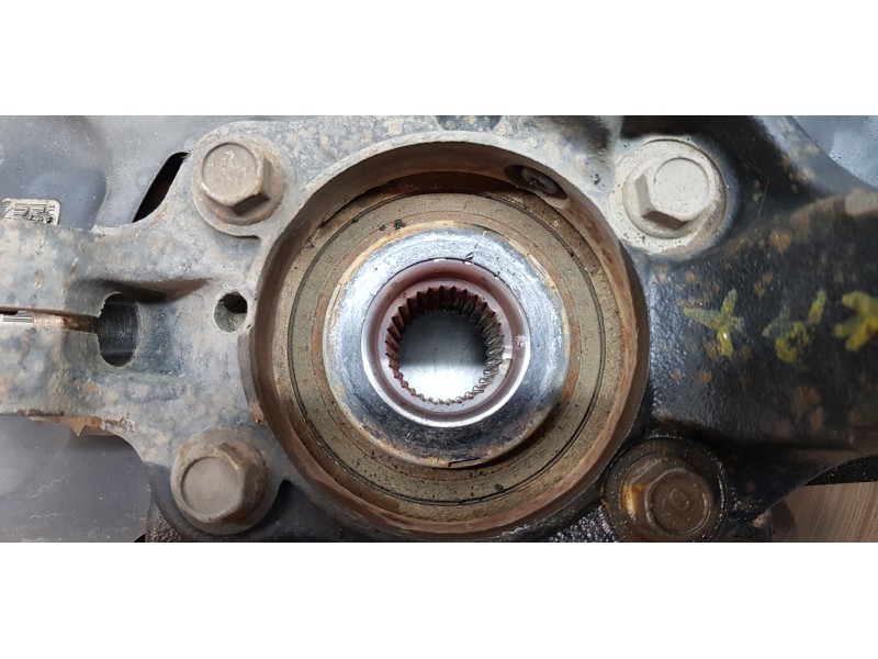 Recambio de mangueta delantera izquierda para hyundai tucson essence bluedrive 2wd referencia OEM IAM 51715D7000  