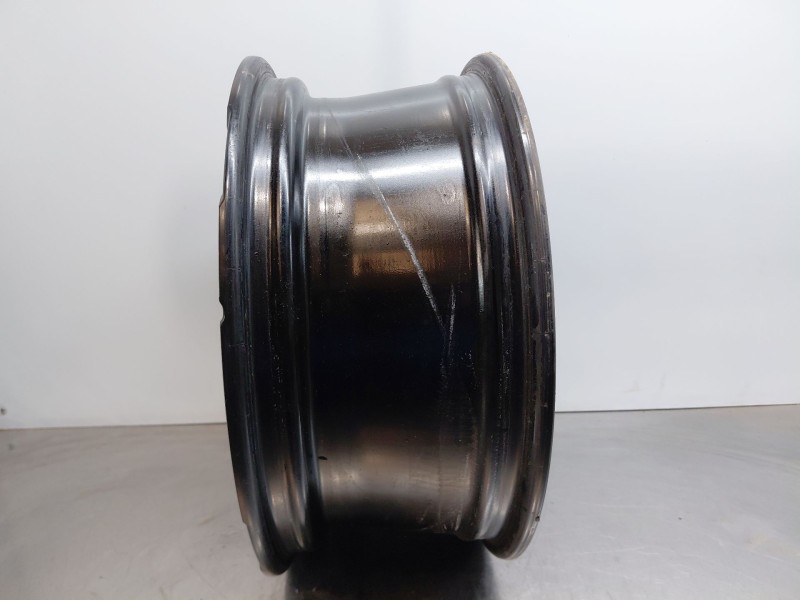 Recambio de llanta para toyota yaris cross mpx style referencia OEM IAM   